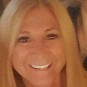 Meet your Posher, Debbi